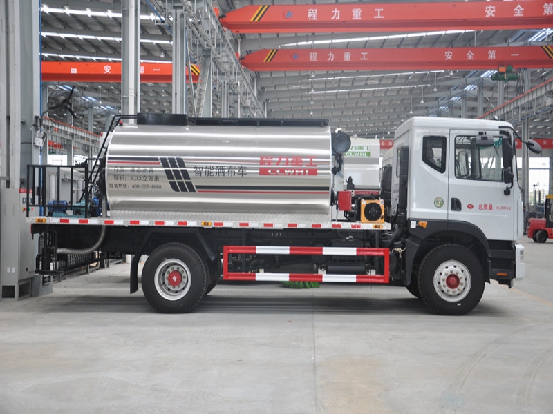 东风7-8吨沥青洒布车