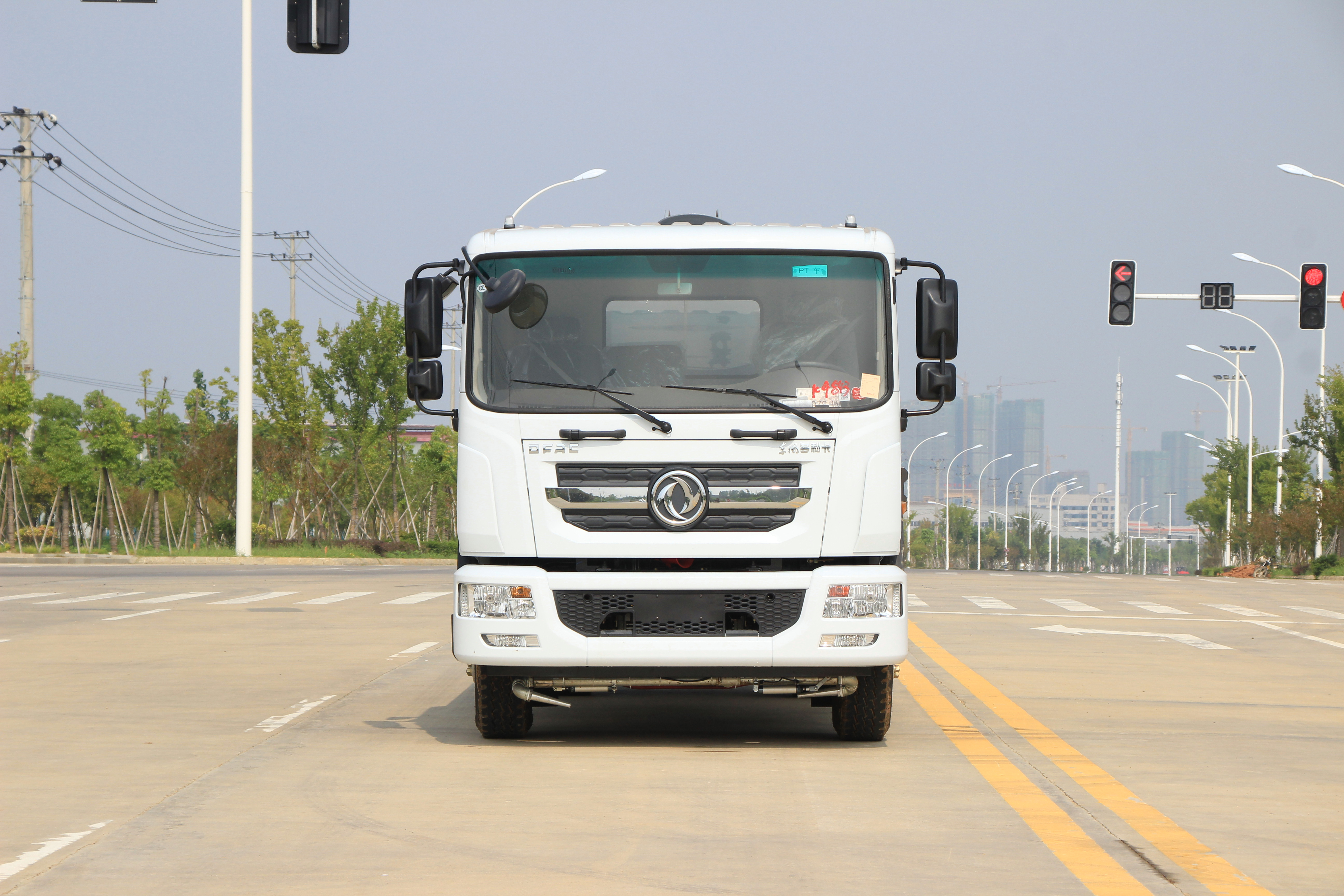 12吨东风多利卡D9环卫洒水车_绿化喷洒车参数配置以及优点