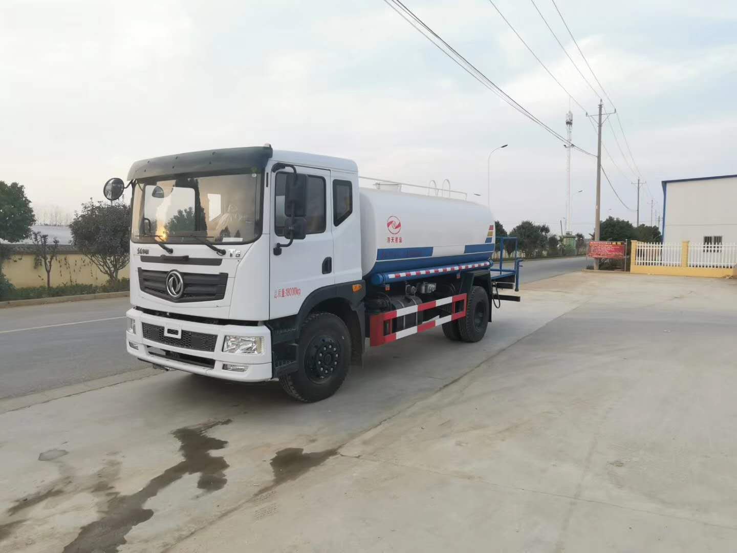 国六15吨东风华神环卫洒水车_喷雾抑尘车_喷药消毒车