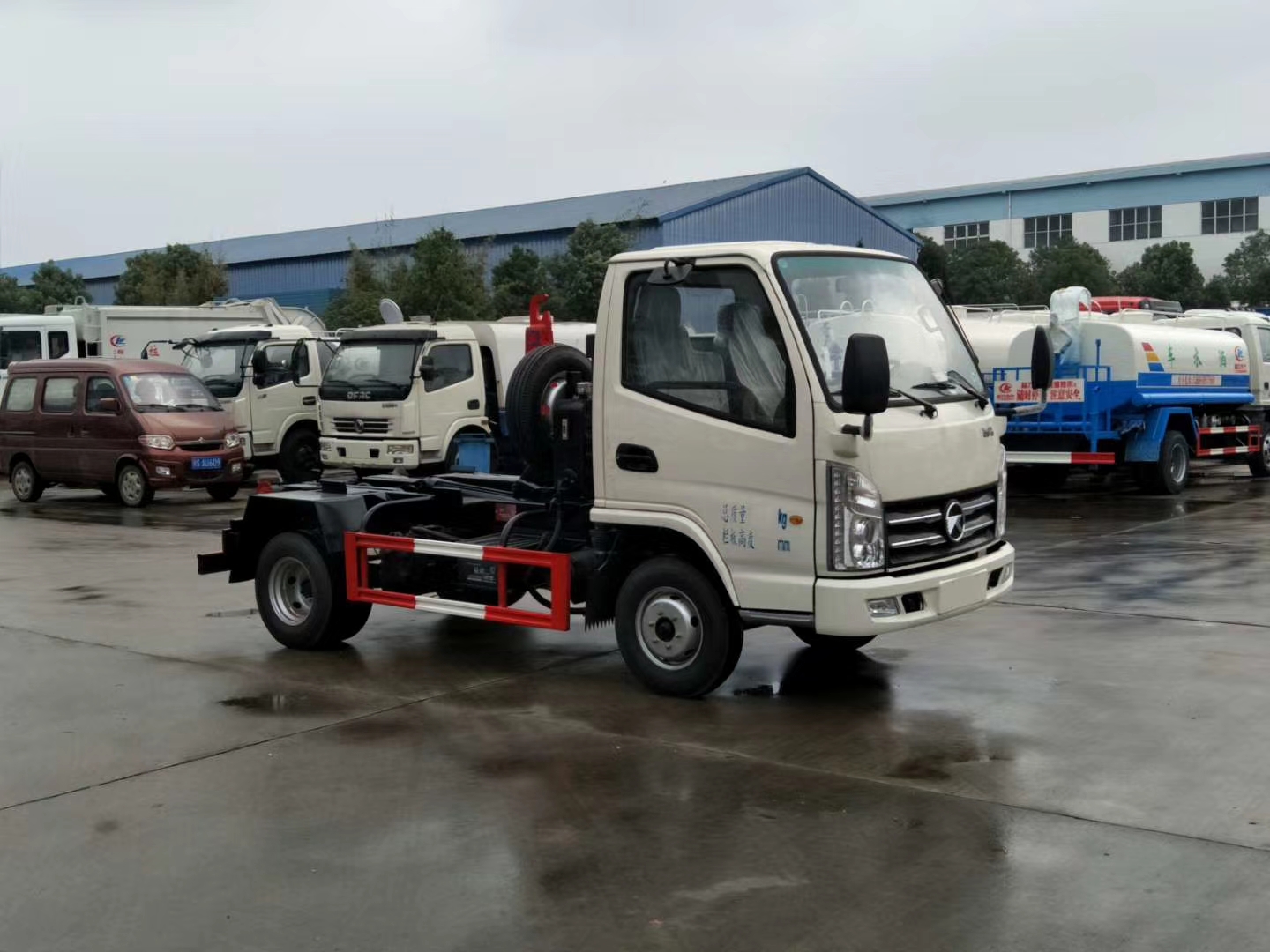 3方国六凯马勾臂式垃圾车