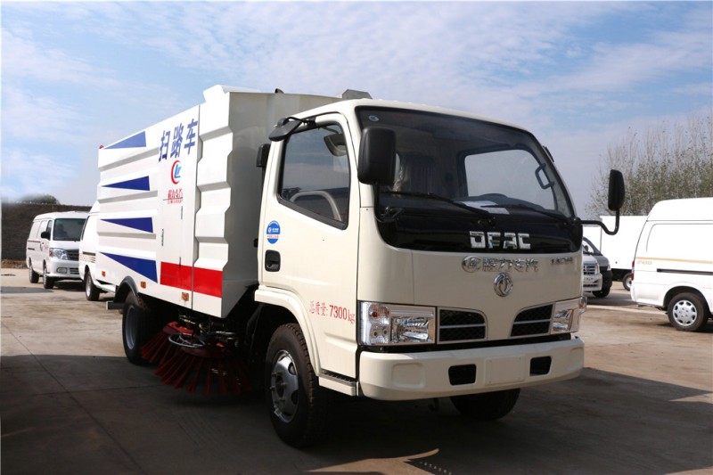 东风小多利卡扫路车是怎样工作的