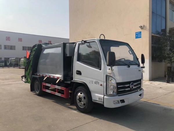 蓝牌凯马4方压缩垃圾车,地库环卫垃圾车