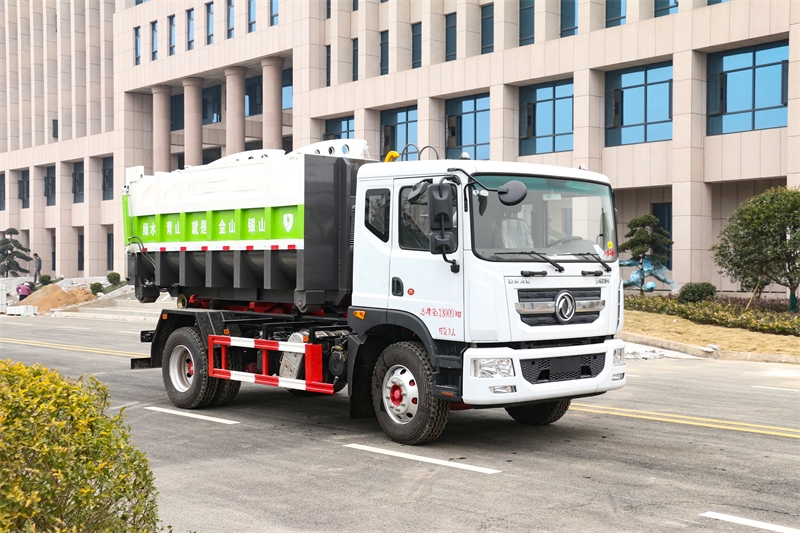 15吨东风多利卡D9钩臂垃圾车多少钱