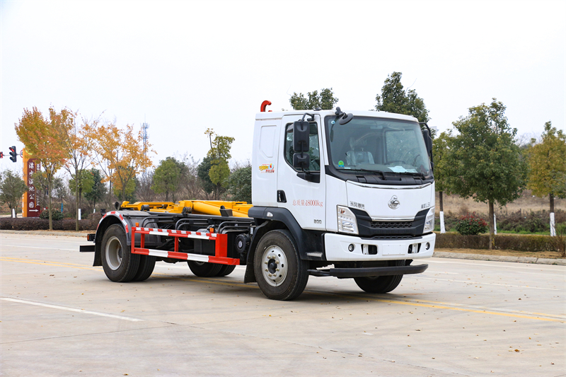 柳汽乘龙12方钩臂垃圾车,12吨垃圾车多少钱