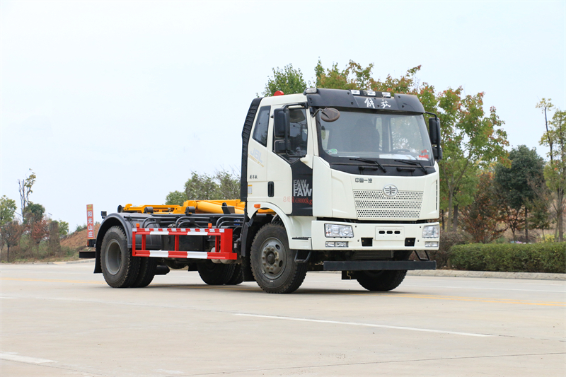 12方解放J6钩臂垃圾车,12方解放垃圾车多少钱