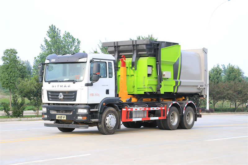 重汽后八轮20方钩臂垃圾车,20方重汽垃圾车多少钱