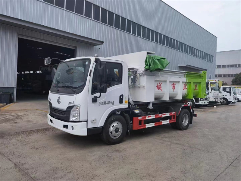 地下室柳汽乘龙蓝牌钩臂垃圾车多少钱