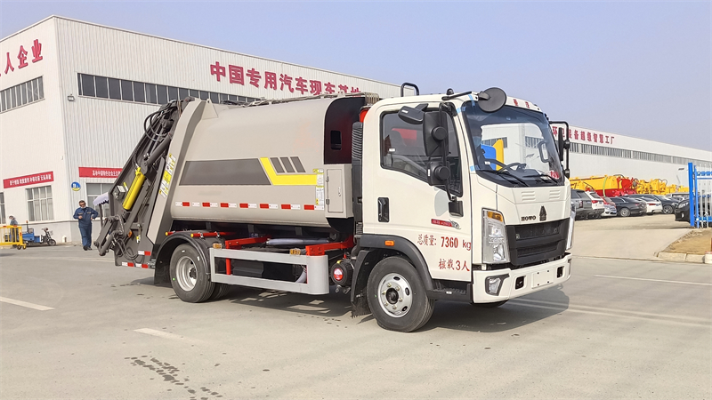 7方重汽豪沃垃圾压缩车
