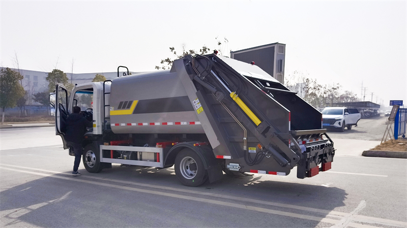 7方重汽豪沃垃圾压缩车