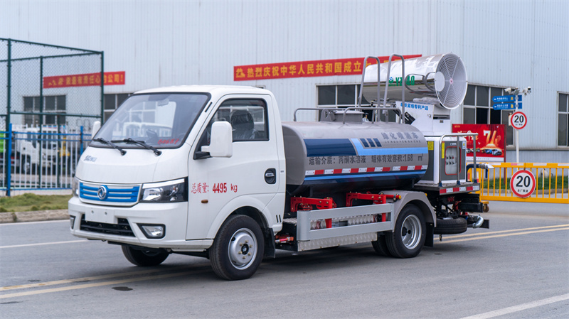 绿色环保从3吨东风华神纯电动雾炮洒水车开始