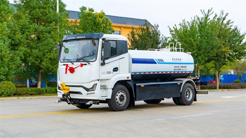 壹为12方纯电动绿化喷洒车守护绿色环境