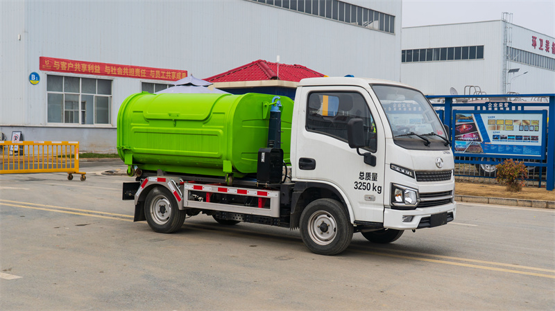 小巧灵活的纯电动上汽勾臂垃圾车