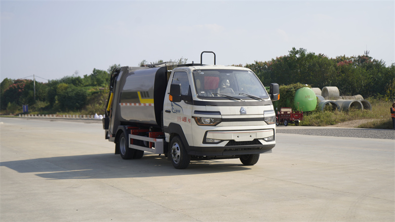 重汽豪沃5方蓝牌压缩垃圾车高效又灵巧