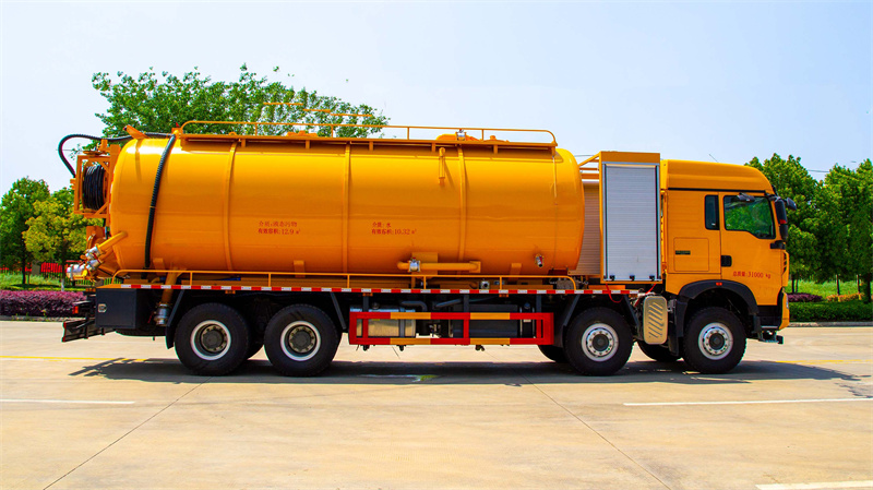 重汽豪沃32方清洗吸污车