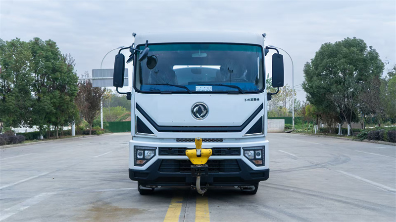 新款12吨东风多利卡D9绿化喷洒车