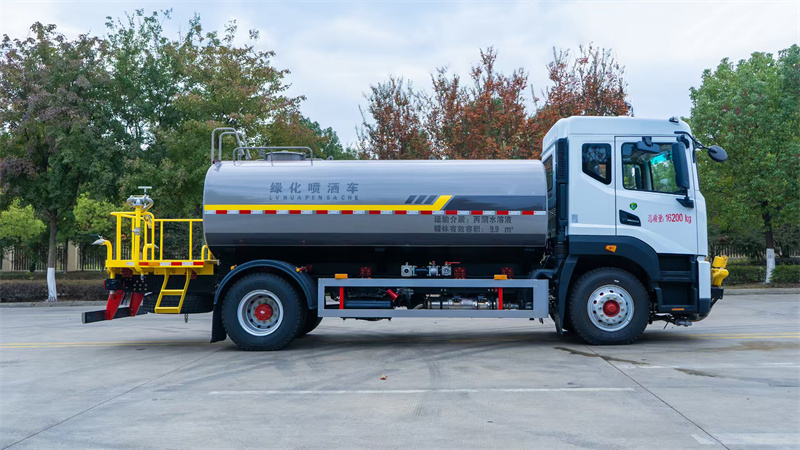 新款12吨东风多利卡D9绿化喷洒车