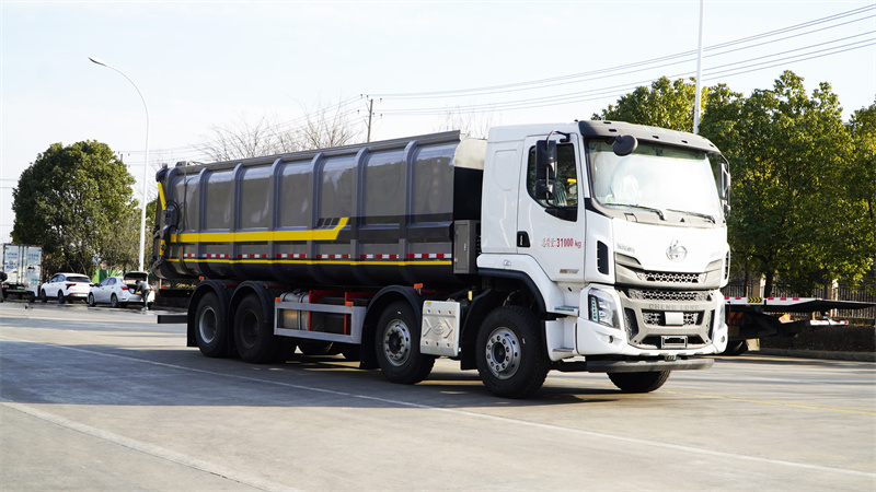 柳汽H5前四后八28方垃圾运输车