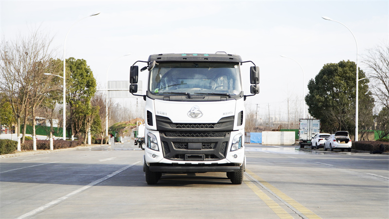 柳汽H5前四后八28方垃圾运输车