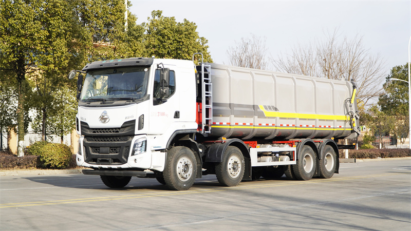 柳汽H5前四后八28方垃圾运输车