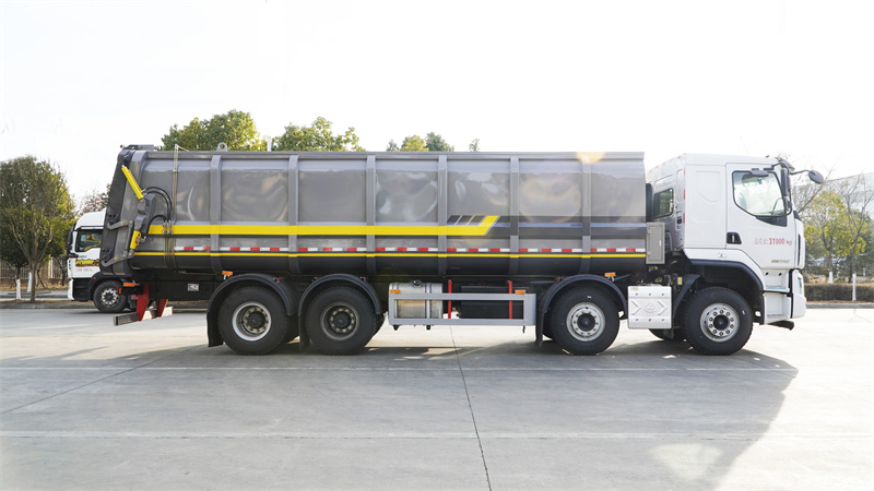 柳汽H5前四后八28方垃圾运输车