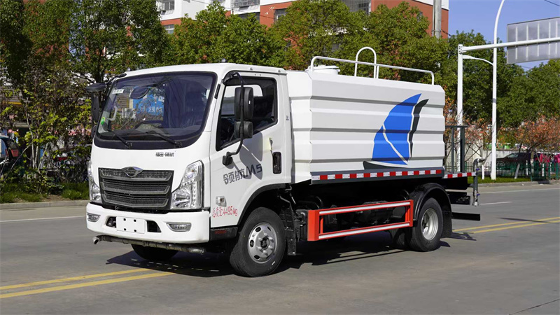 7吨福田领航M5蓝牌绿化喷洒车