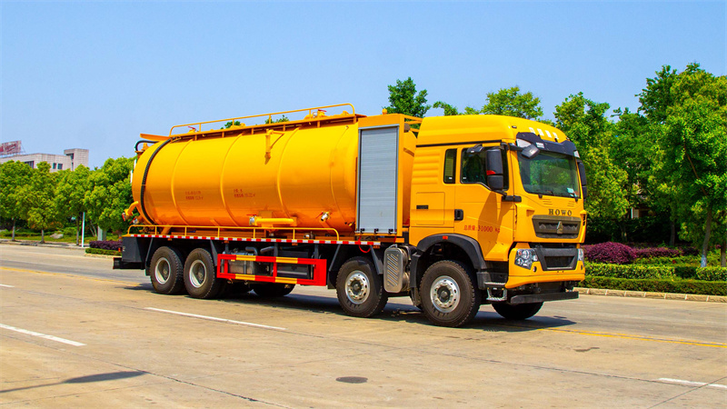 32方重汽豪沃清洗吸污车为您的事业增添助力