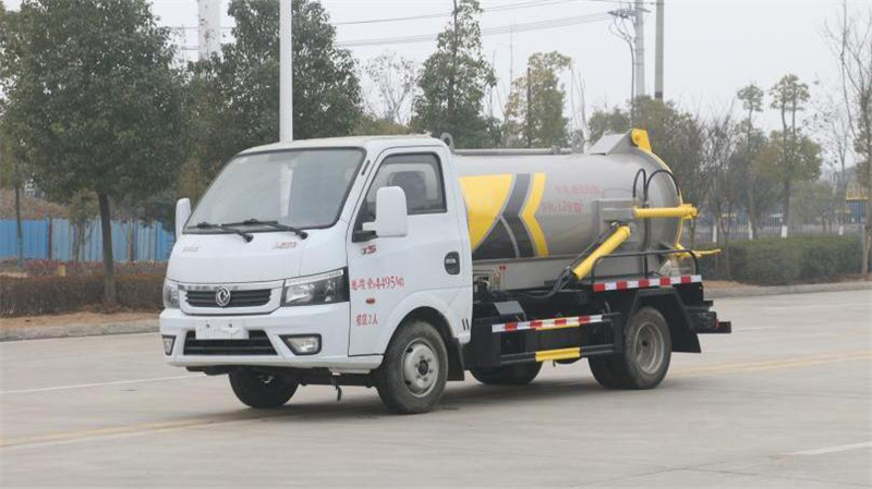 蓝牌东风途逸吸污车