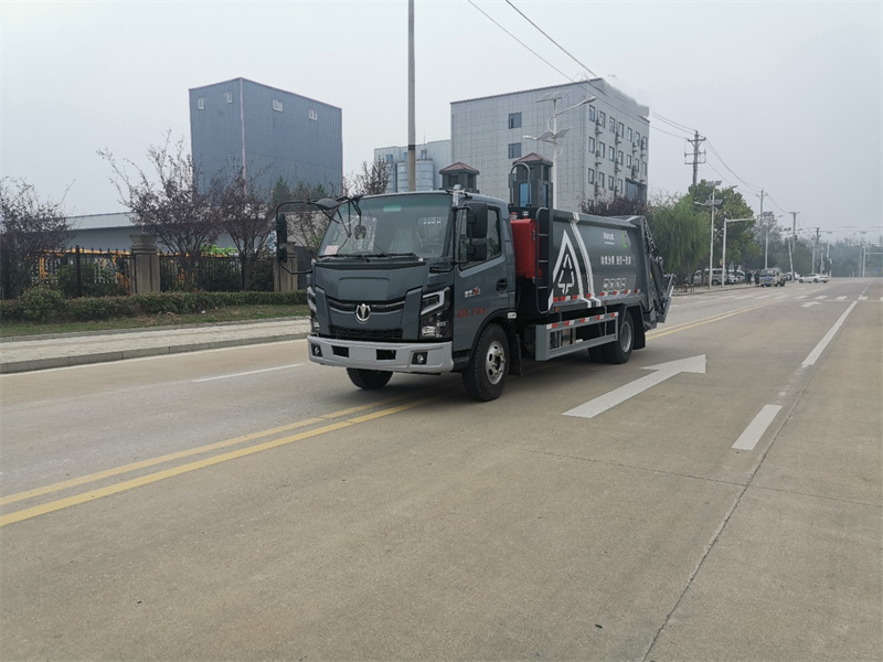 8方飞碟地下室压缩垃圾车