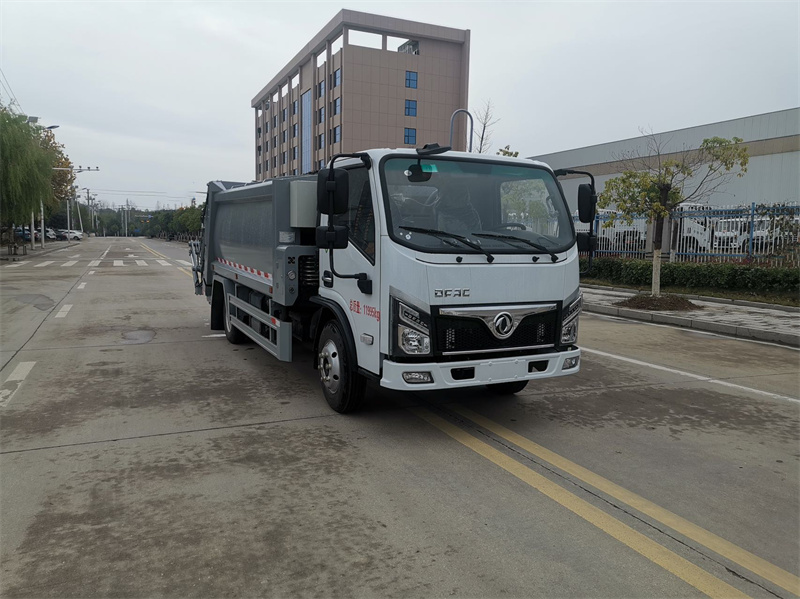 8方东风地下室压缩垃圾车