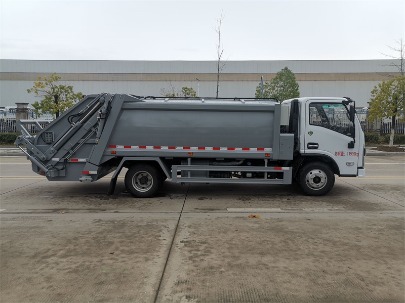8方东风地下室压缩垃圾车