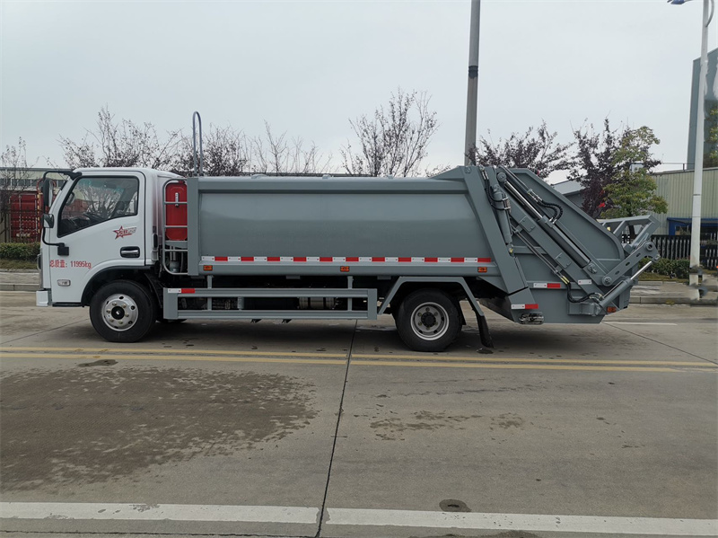 8方东风地下室压缩垃圾车