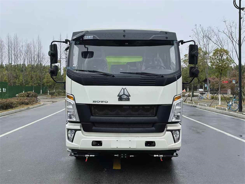 16方重汽豪沃道路洗扫车