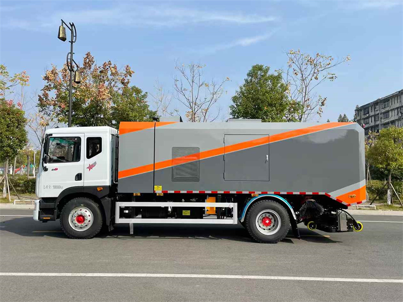 12方东风多利卡D9四季清扫车