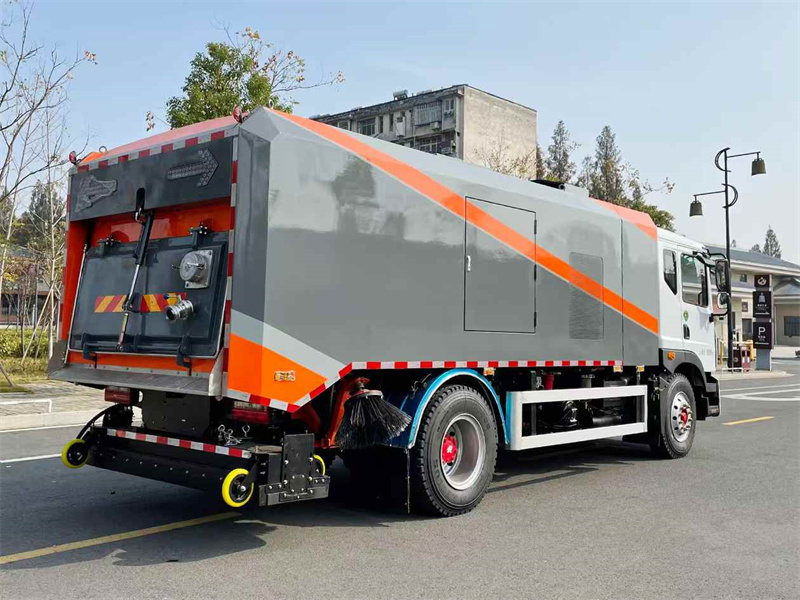 12方东风多利卡D9四季清扫车