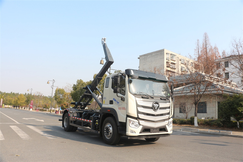 福田欧曼钩臂垃圾车
