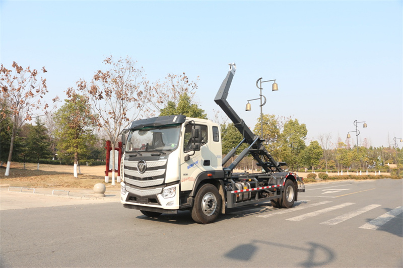 福田欧曼钩臂垃圾车