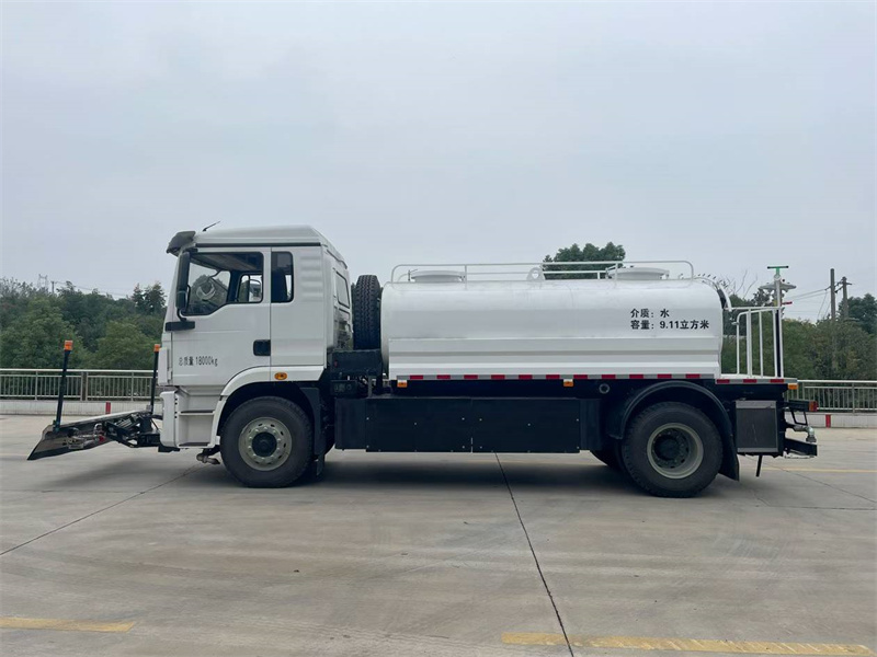 10吨陕汽德龙纯电动路面养护车