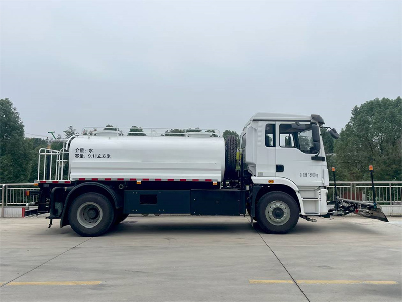 10吨陕汽德龙纯电动路面养护车