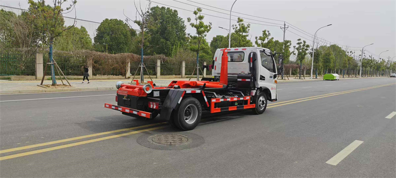 油电混动江淮骏铃勾臂垃圾车