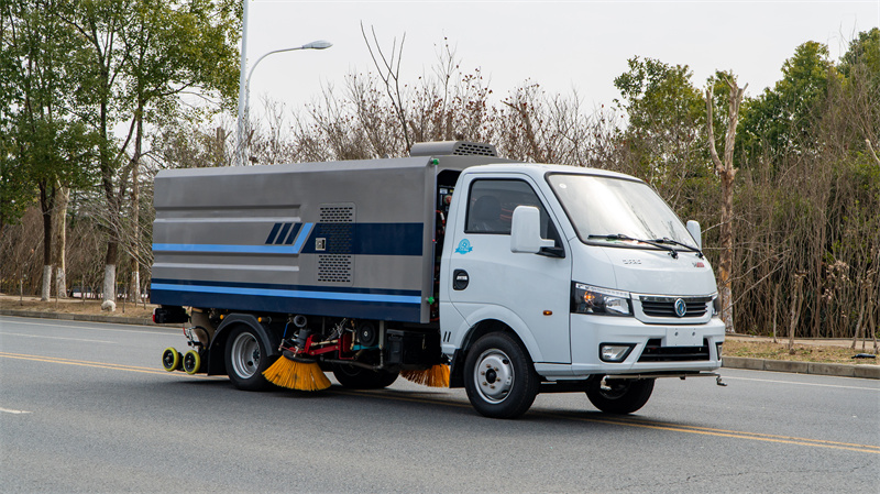 4方东风途逸纯电动道路洗扫车