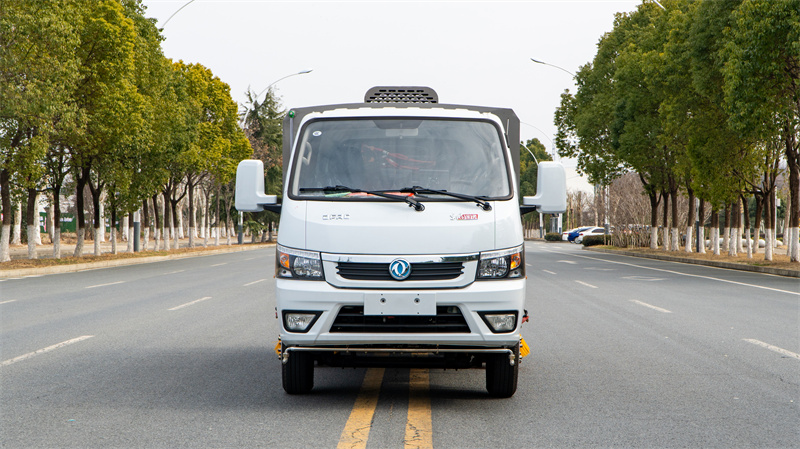 4方东风途逸纯电动道路洗扫车