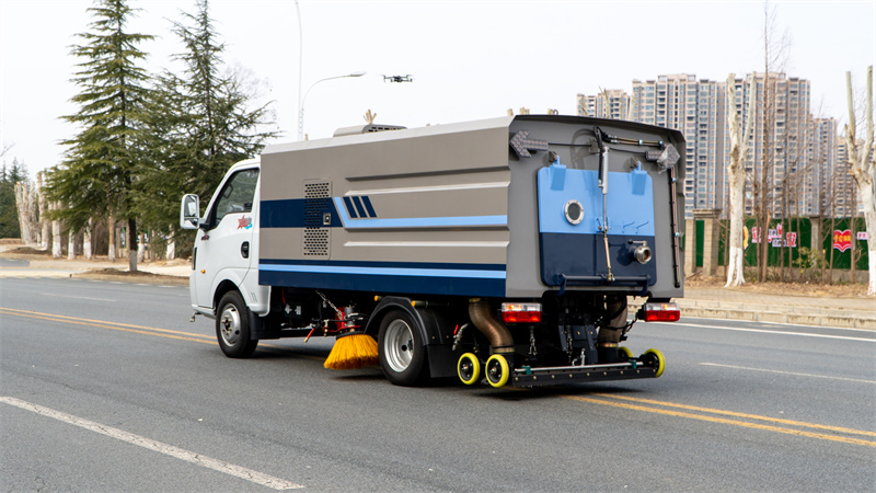 4方东风途逸纯电动道路洗扫车
