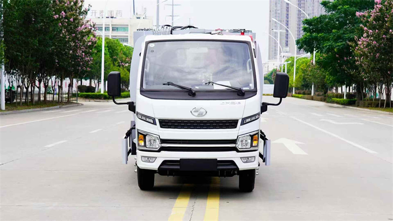 6方跃进纯电动压缩垃圾车