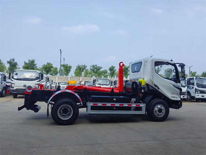 纯电动飞碟EW5勾臂垃圾车