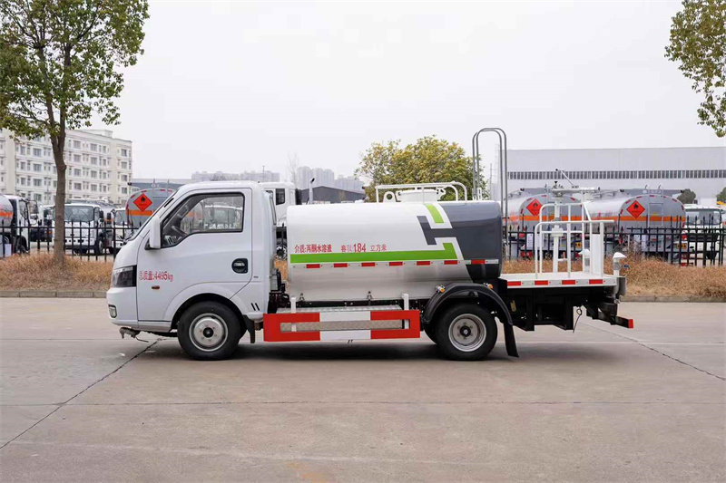  3吨东风华神纯电动绿化喷洒车