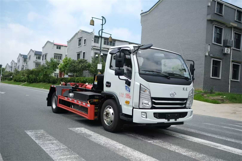 纯电动跃进勾臂垃圾车