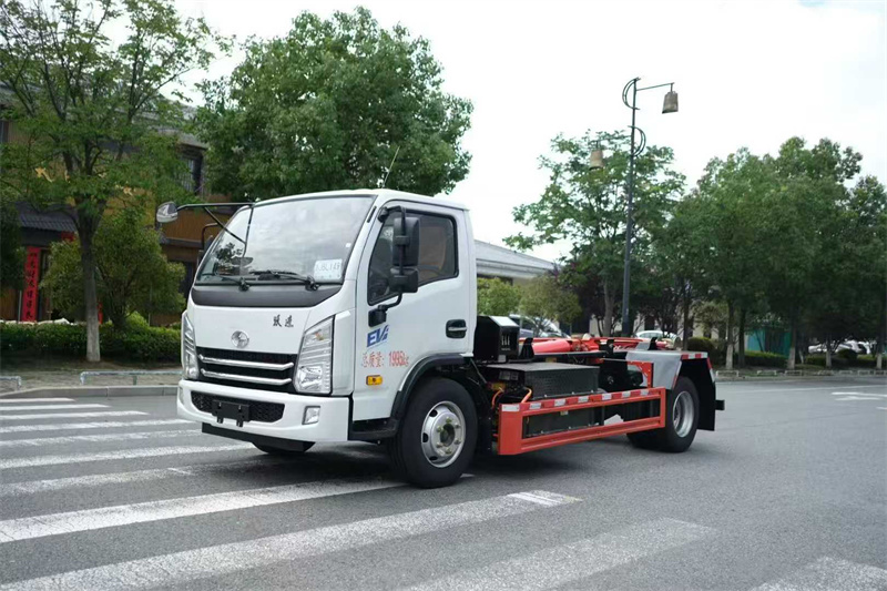 纯电动跃进勾臂垃圾车