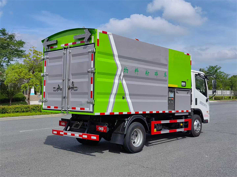 8方福田蓝牌物料粉碎车