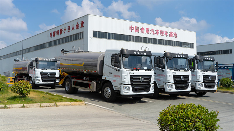 东风华神12吨洒水车60米雾炮抑尘车联合发车啦