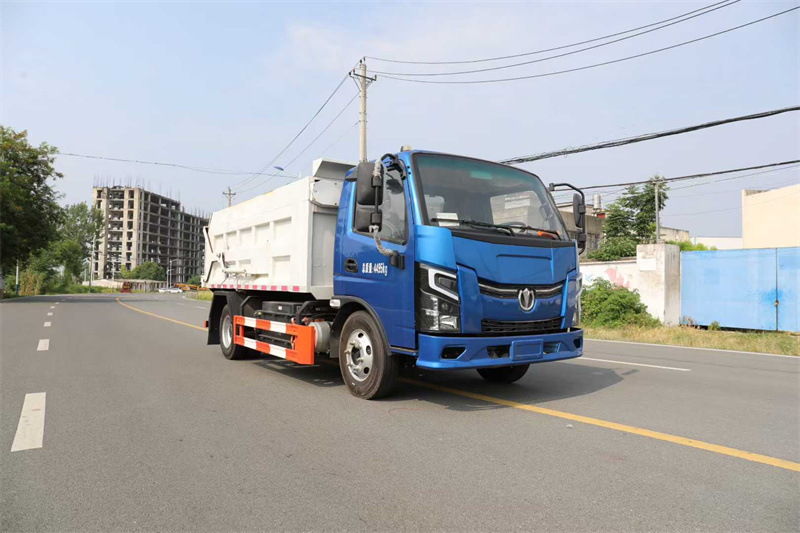 10方飞碟奥驰纯电厢式垃圾车告别清运烦恼